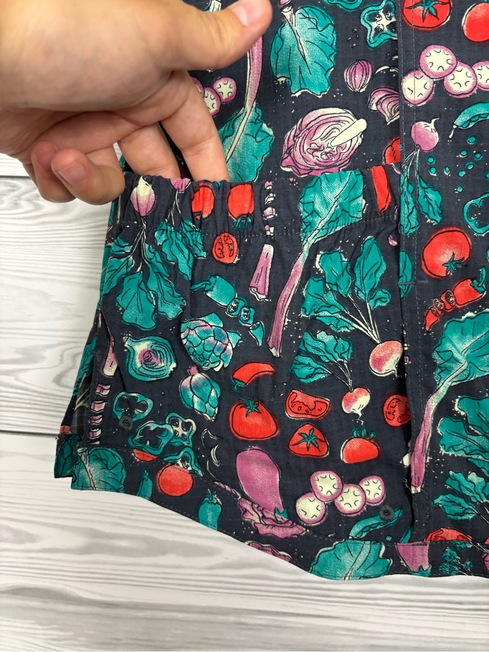 Duluth Trading Co. women’s heirloom gardening vest size large NWT novelty print - Picture 11 of 13